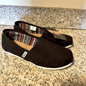 TOMS NWT Venice Beach Collection 7.5 Women’s